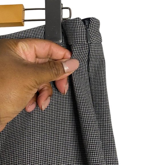 Tristan Women's Patterned Ankle Pants - Picture 5 of 10